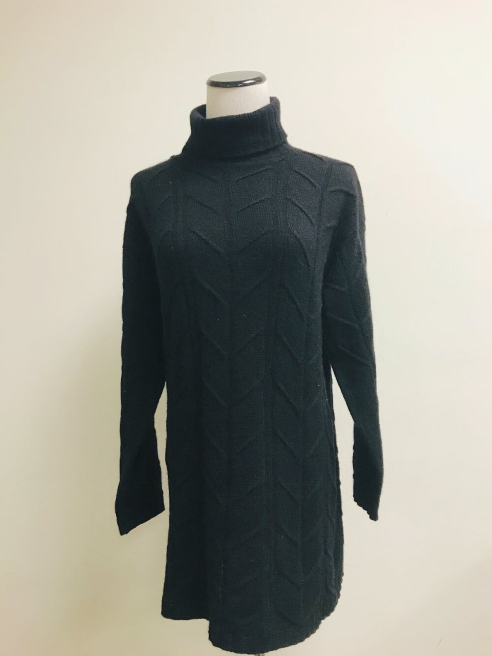 Jennifer Tyler black cashmere turtleneck tunic cable sweater Scotland S M